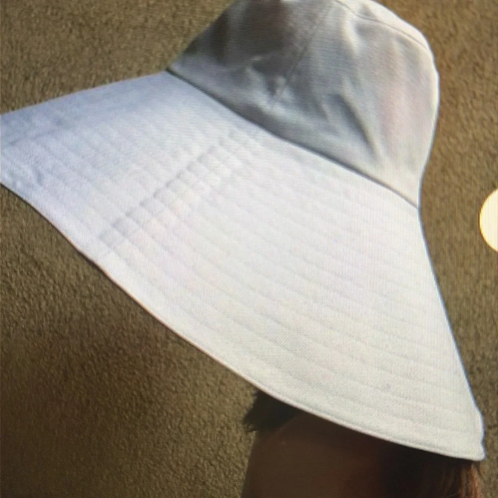 Extra Large Brim Sun hat in cotton for true sun protection.